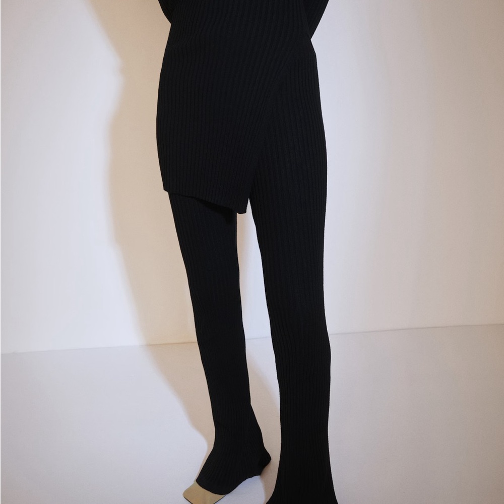 Chic Black Ribbed Knit Pants